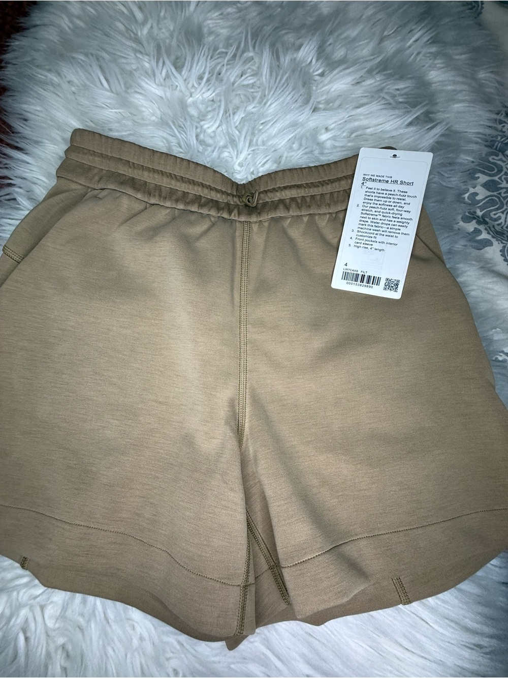 Lululemon Sz 4 softstreme shorts nwt